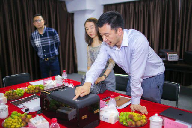英得尔车载冰箱助力升级滴滴豪华车,引领高端出行新时代