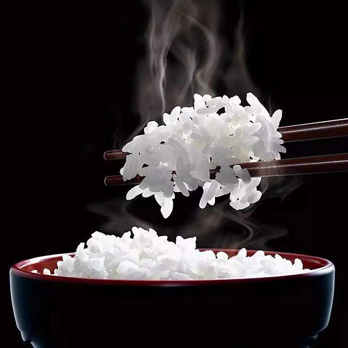 “三两毛粮”黑土地上的莹润五常大米(图1)