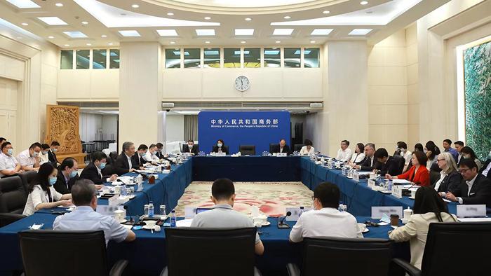 2023年7月5日，商務部部長王文濤主持召開外資企業圓桌會。來自商務部網站