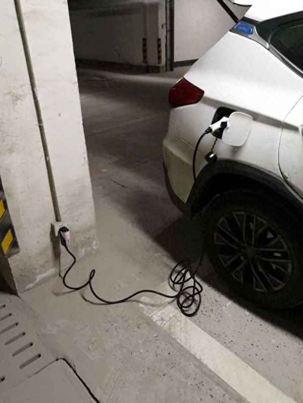 比亞迪油電混動車值得買嗎、比亞迪油電混動車值得買嗎知乎