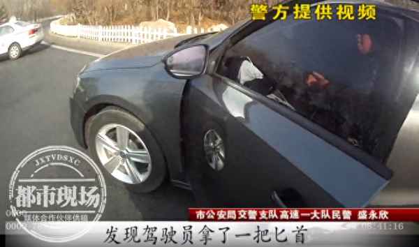 拿刀吓唬人拘留多久;公共场合拿刀吓唬人拘留多久