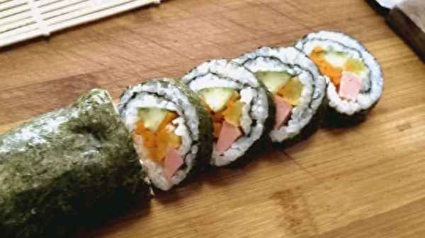 做壽司需要什么材料及食材_做壽司需要哪些食材和工具