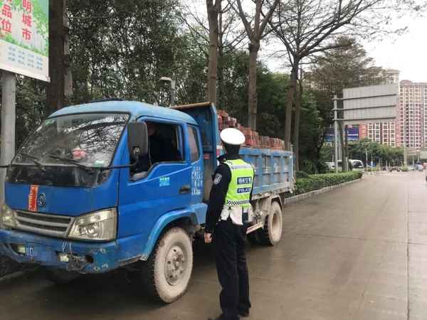 货车超载事故案例_货车超载案例分析