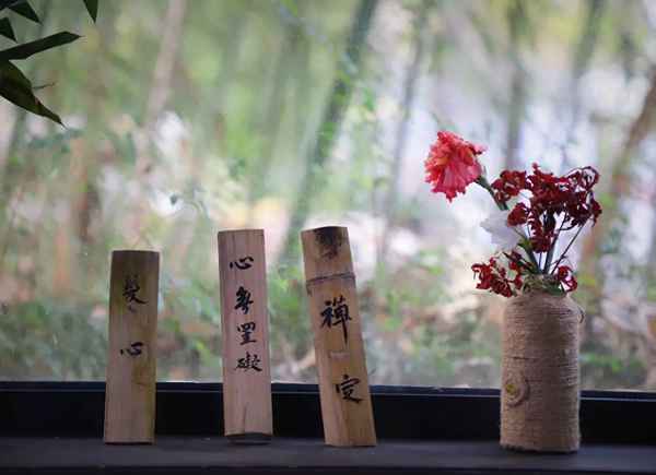 荷花最有禅意的诗(荷花最有禅意的诗美术字图片)