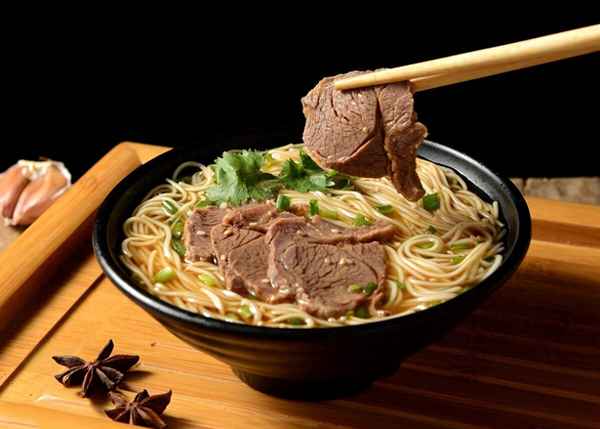 牛肉拉面怎么做好吃簡單_牛肉拉面咋樣做好吃