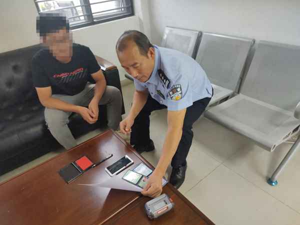 高速变道不打灯怎么处罚、高速上变道不打转向灯怎么处罚