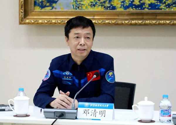 第一次載人航天飛船的宇航員;第一次載人航天飛船的宇航員叫什么