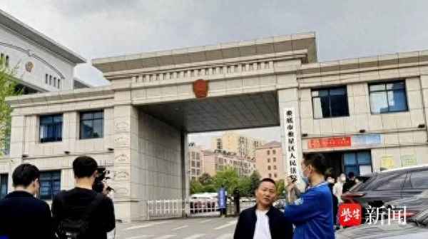 宝马女司机被撞者责任-宝马女司机撞人