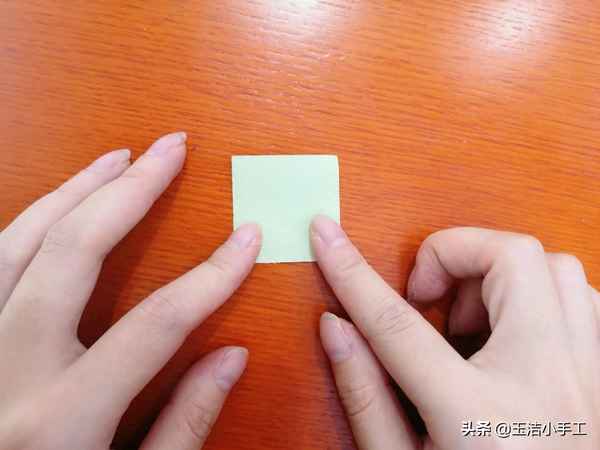 三角警示牌怎么折疊視頻,三角警示牌如何折回去