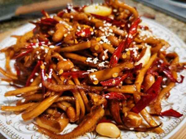 青椒炒魷魚(yú)絲的做法,青椒炒魷魚(yú)怎么炒好吃