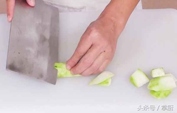 炒年糕焯水幾分鐘;炒年糕怎么做才好吃又簡單