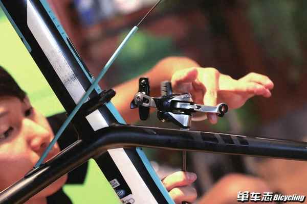 車輪螺絲松緊方向圖示,車輪螺絲松了有什么異常