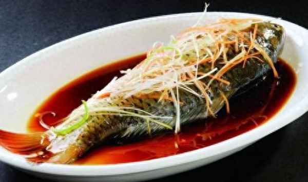 鯉魚蒸著吃好吃嗎;鯉魚為什么不能清蒸