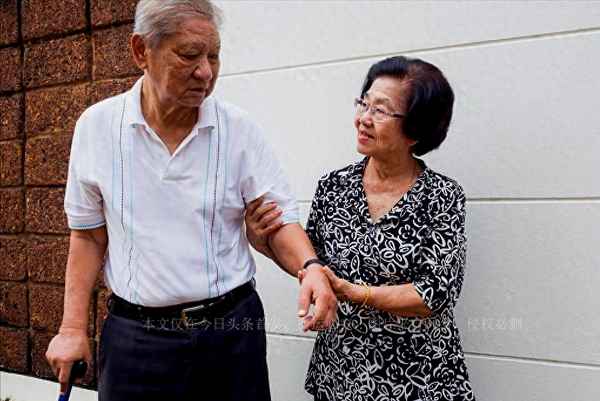 财产都给儿子了要女儿给赡养费(财产都给儿子了要女儿给赡养费吗)