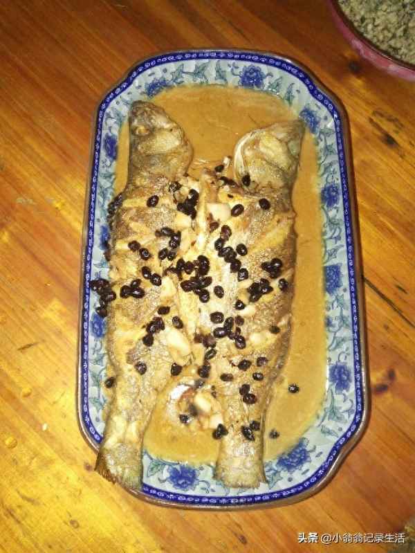 鱸魚(yú)怎么做好吃 紅燒視頻;鱸魚(yú)清蒸還是紅燒好吃