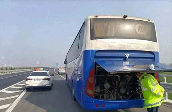 2023新交规走应急车道扣12分,2023交通违法处罚表