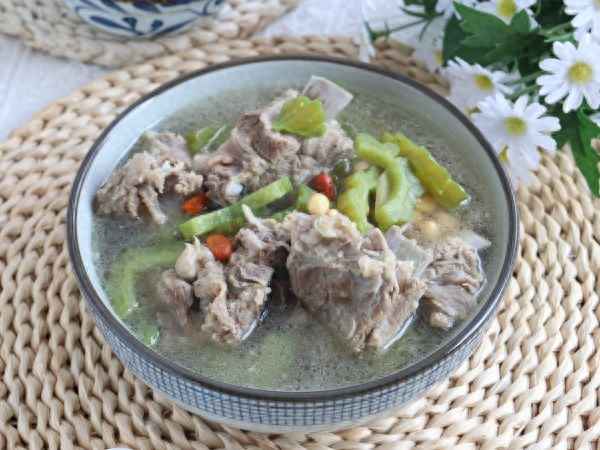黃豆與排骨怎樣煮湯、黃豆和排骨怎么做
