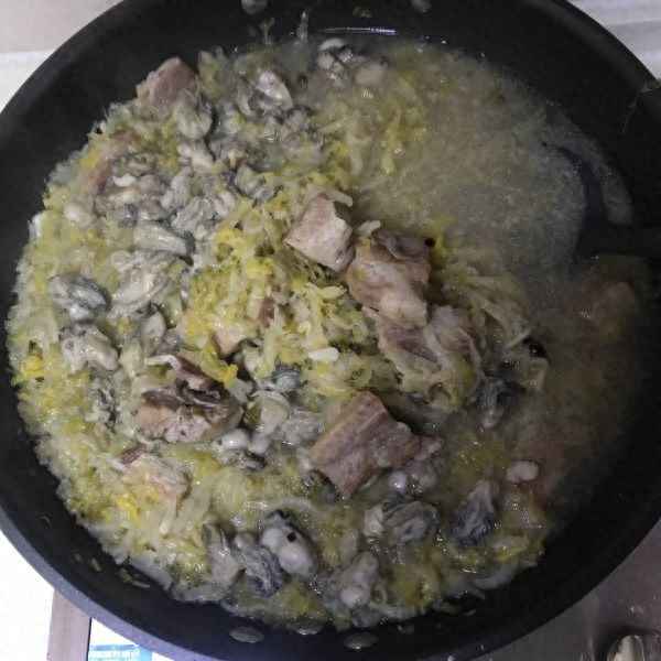 燉酸菜五花肉的家常做法—東北燉酸菜的做法最正宗的做法