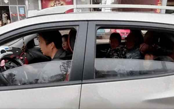 私家車超載后還讓走嗎;私家車超載怎么抓