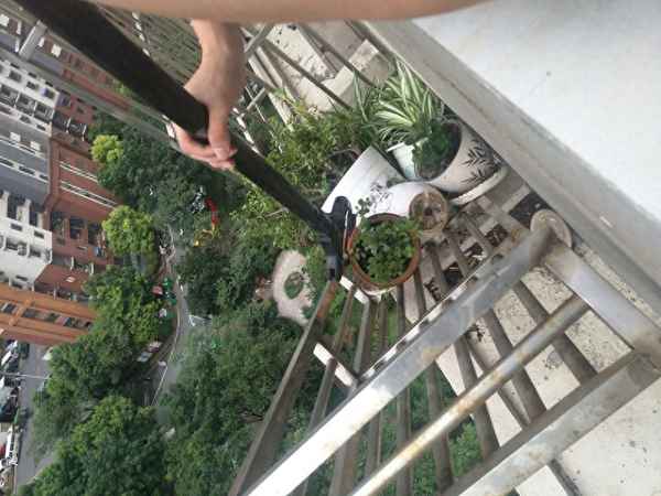 高楼阳台安装室外花架-高楼阳台安装室外花架图片
