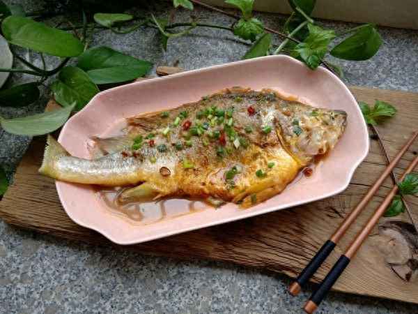 紅燒黃魚(yú)要煮多久;紅燒黃魚(yú)煮多久就熟了
