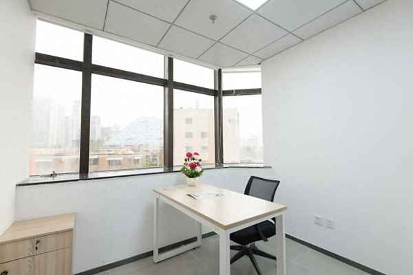 北京共享工位出租300元;租房律师咨询免费24小时在线