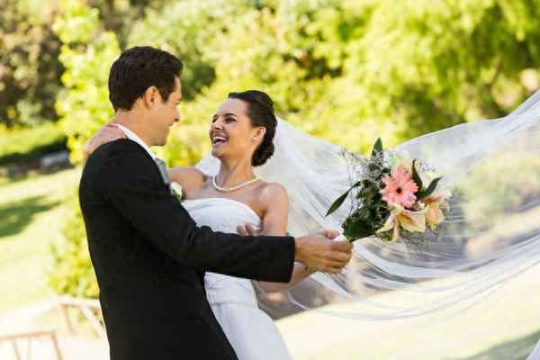 2024年不適合領證還是辦婚禮(2024年是無春年要結婚怎么辦)