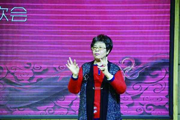 新娘手语叫聋哑公婆爸妈-聋哑新娘给公婆敬茶