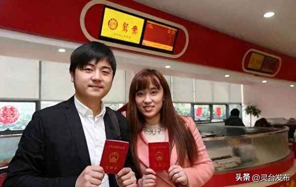 夫妻房產證(夫妻房產證一個人和兩個人的區別)