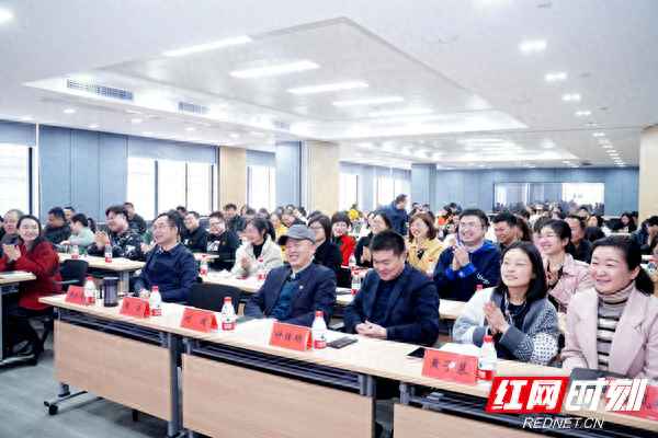 自薦當班委的簡短理由-班委申請書標準