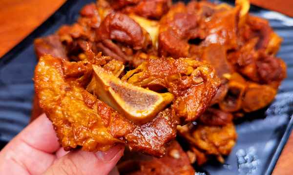 煮豬肉放什么調料,煮大塊豬肉的正確方法與配料