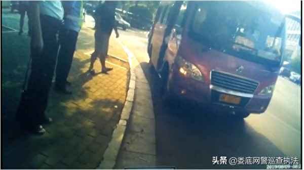 中巴車有25座的嗎;25座中巴車一天多少錢
