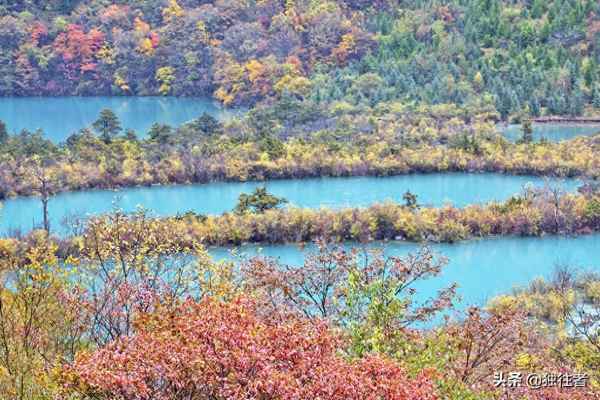 九寨沟秋天的湖水景色_九寨沟秋天的风景