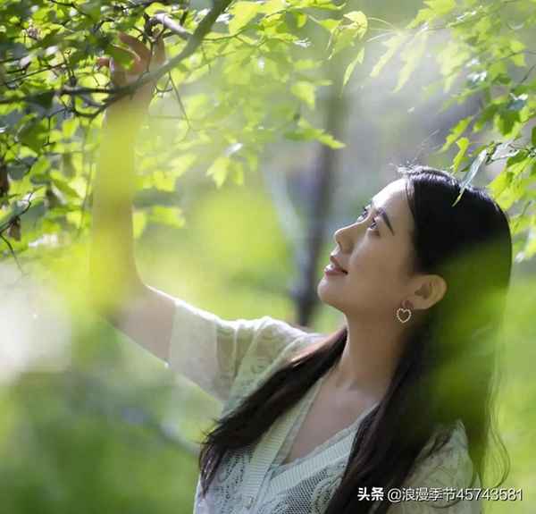 远风知我意 微凉又深情什么意思(倘若南风知我意 莫将晚霞落黄昏)