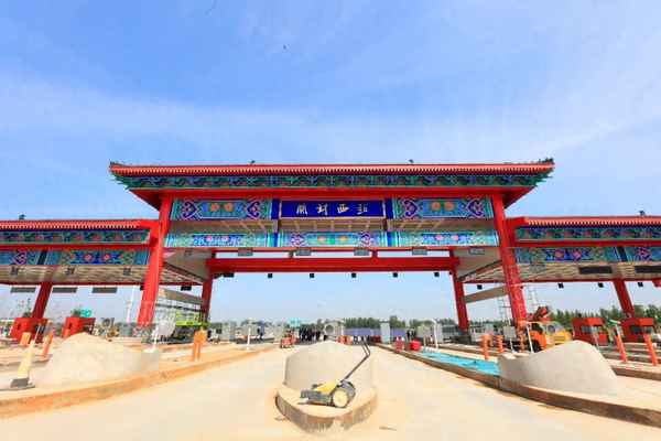 連霍高速開封金明大道高速口(連霍高速開封金明大道高速口對面的廣場)