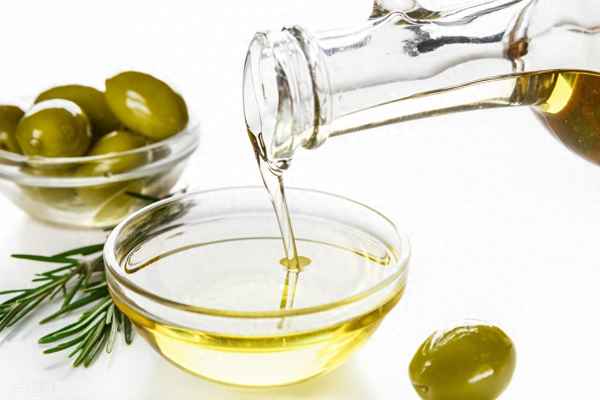 直接喝橄榄油的功效与作用,直接喝橄榄油的好处
