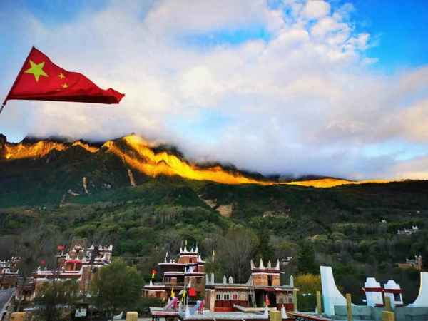 甲居藏寨有什么好玩的—甲居藏寨附近有什么風(fēng)景好地方