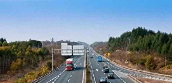 高速上顯示冷卻液不足怎么辦,高速車子冷卻液不足怎么辦