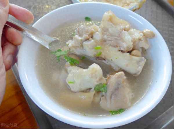 燉脊骨怎么做好吃又爛;燉脊骨怎么做好吃又簡單