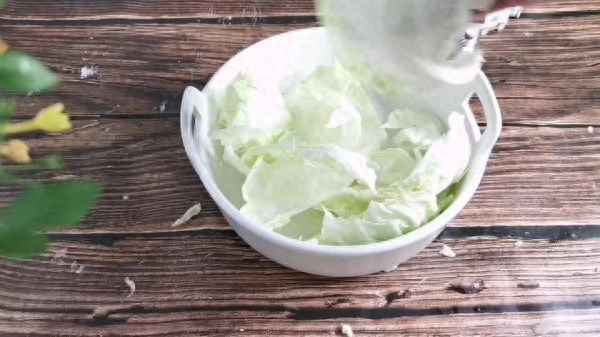 正宗涼拌包菜的做法;正宗涼拌包菜的做法竅門