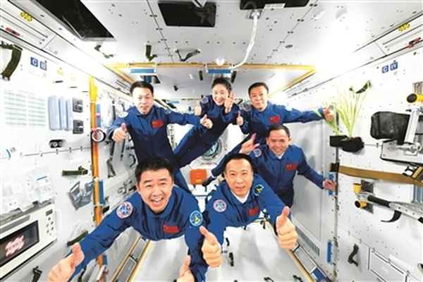 成語接龍一心一意意氣風發的視頻—一心一意意氣風發成語接龍30個