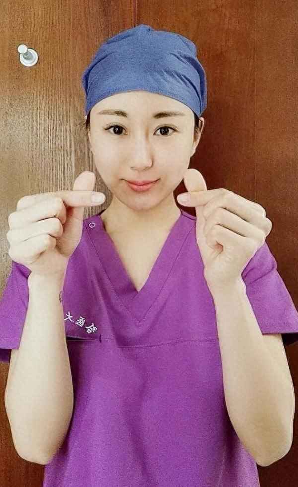 感谢亲爱的爸妈手语舞蹈视频、感谢亲爱的爸爸妈妈手语