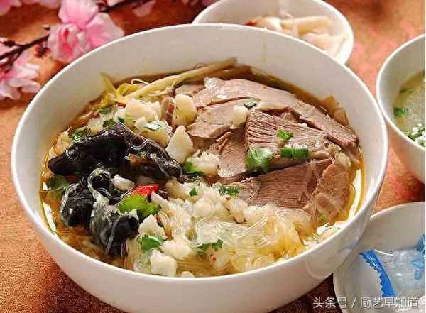 陜西牛羊肉泡饃的做法_牛羊肉泡饃的制作過(guò)程