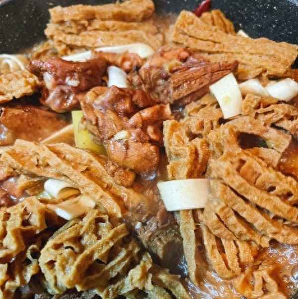 燉豆腐串的家常做法竅門;豆腐串燉什么好吃