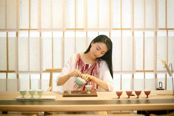 险躁则不能冶性中的险躁是什么意思,险躁则不能治性中的险躁是什么意思