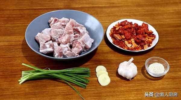 椒鹽排骨的腌制方法(椒鹽排骨是先腌制還是煮)