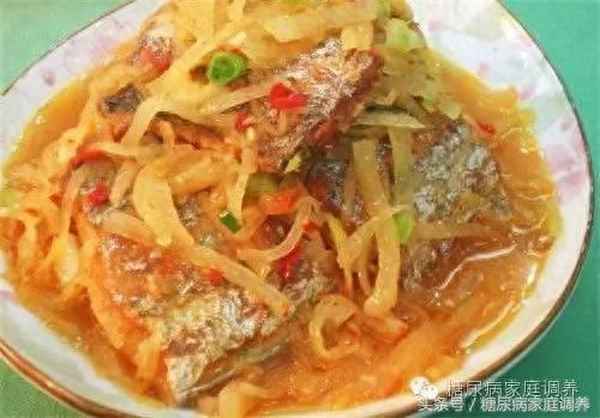 蘿卜絲燒帶魚的做法_蘿卜絲燉帶魚的家常做法竅門