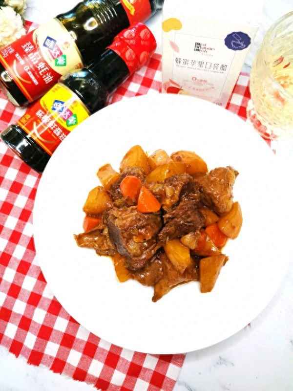 紅燒牛肉土豆做法、紅燒牛肉土豆怎么做好吃又嫩竅門(mén)