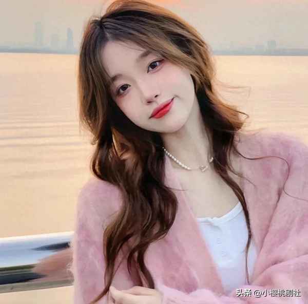 看到弹幕后我成了顶流,看到弹幕后我成了顶流免费阅读