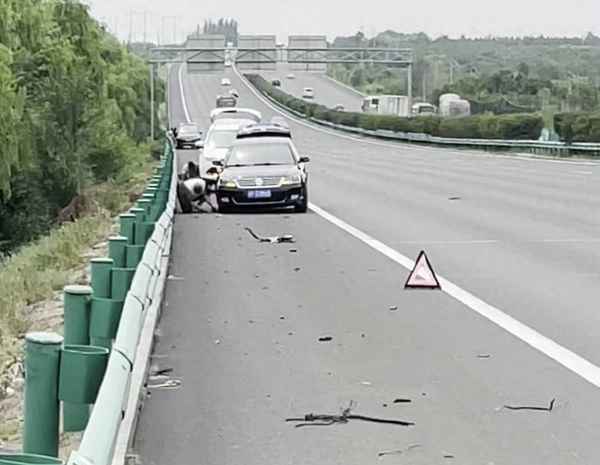 車胎爆了打什么電話;電瓶車車胎爆了打什么電話